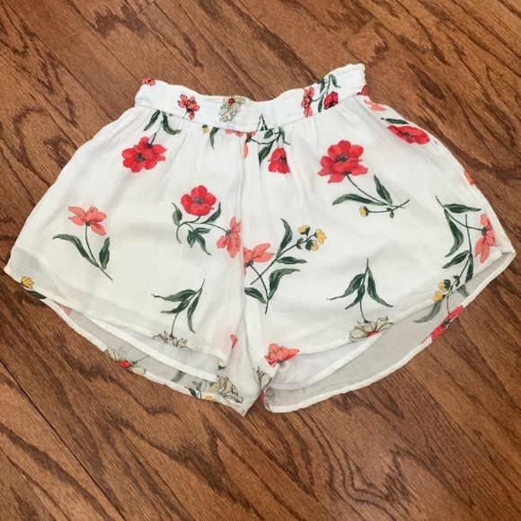 Hollister Floral Shorts White Red Flower Smocked Waist Boho BeachWear Size SM - Picture 4 of 7